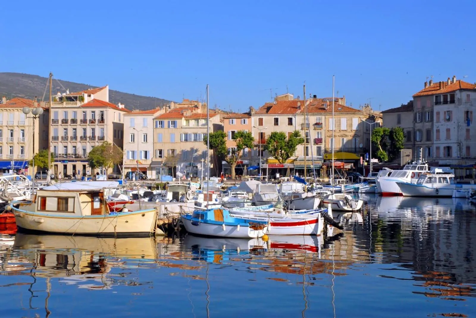 Apartment La Ciotat T2 Climatise Plage Lumiere Avec Garage